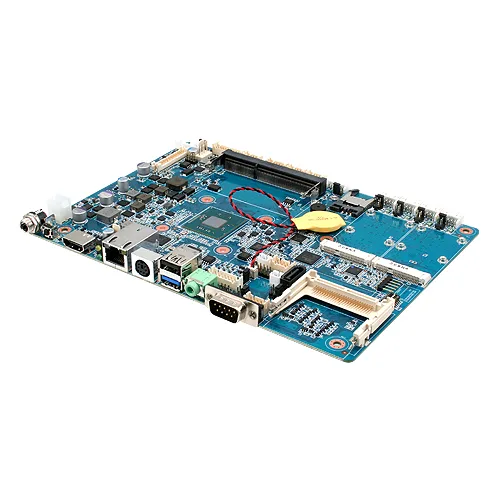 Ett 5,25-tums enkortsdator med synlig io panel, ethernet, hdmi, isb och com port